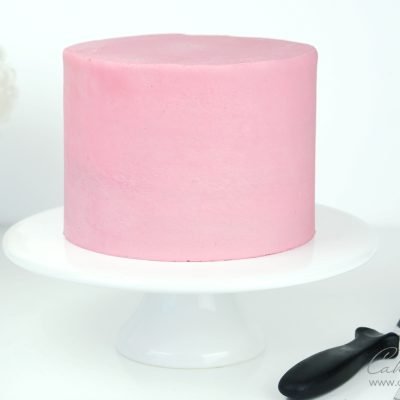 How to cover a cake in buttercream