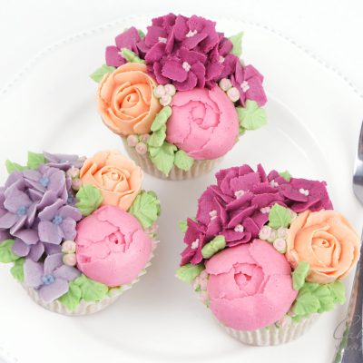 Buttercream Flower cupcakes for mothers daytutorial