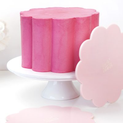 Scallop shaped buttercream Cake Tutorial